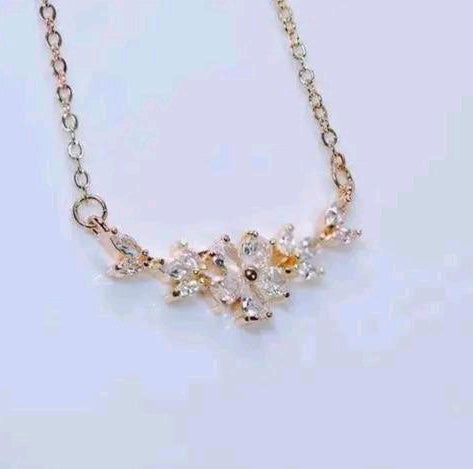 *Shimmering Graceful Women Necklaces & Chains*